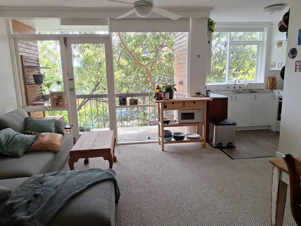 Hens Tooth!  Layout, Location And Full Of Light