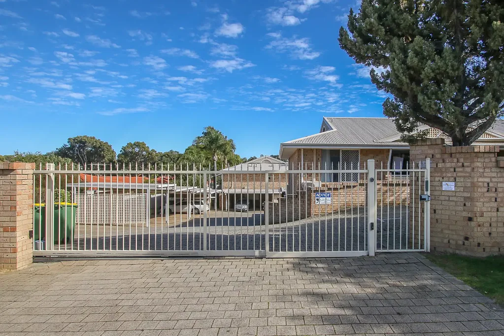 Fabulous unit in a Secure complex close to University