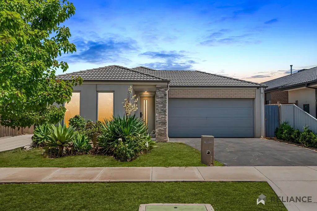 22 Canterbury Circuit, Melton South, VIC 3338