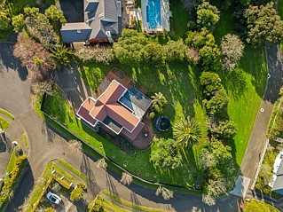 16 Almond Grove, Greenhithe, North Shore City