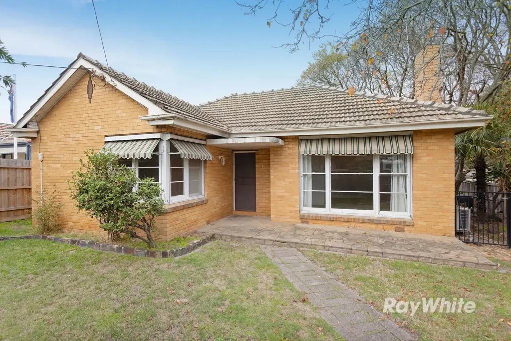 Spacious Family Home in a Quiet Cul-de-sac Location ( 6 Month Lease)