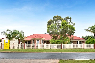 Angle Vale 5房  STYLISH 5 BEDROOM !! SOLD BY TONY ANOTHER RECORD PRICE $$$ WE HAVE BUYERS WHO HAVE MISSED OUT!!