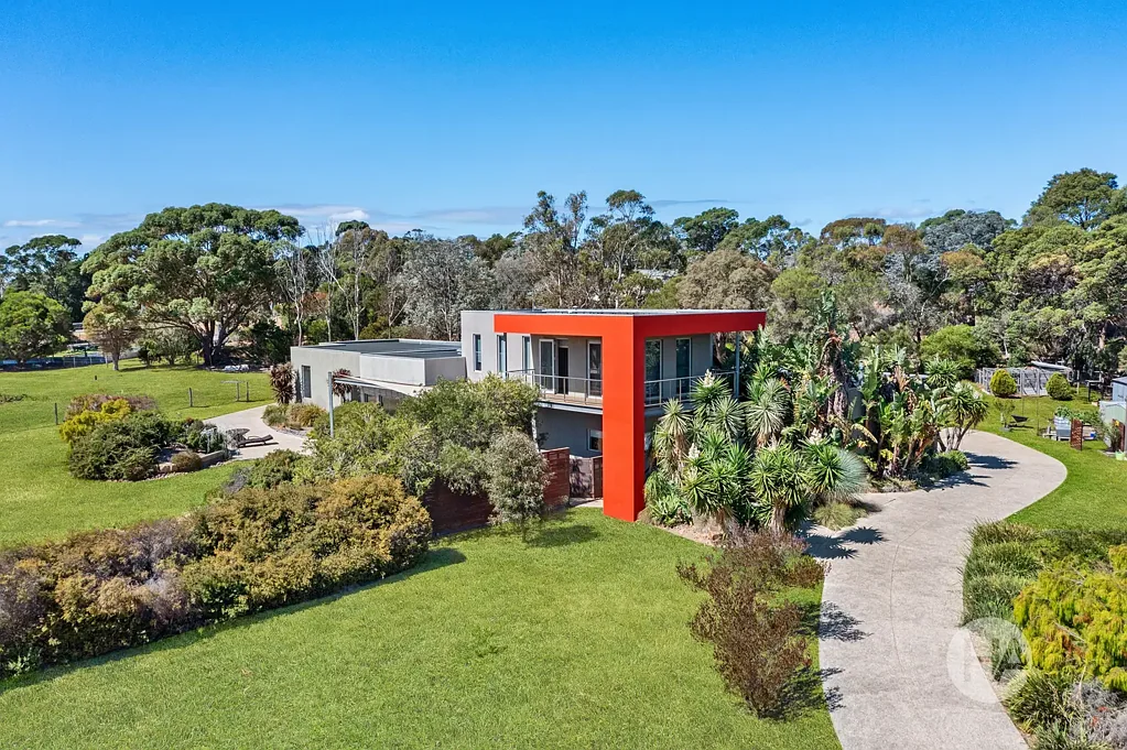 Somers 5 Bedroom Contemporary Space with Sustainable Principles