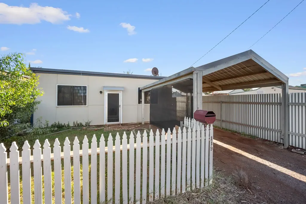 South Boulder 4chambre Modernised 4x2 Home, That Has An Existing Lease at $700pw!!