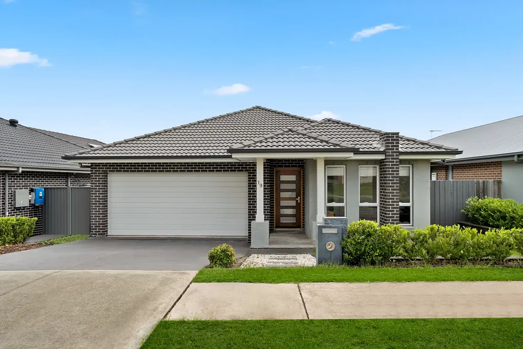 19 Thorpe Circuit, Oran Park, NSW 2570