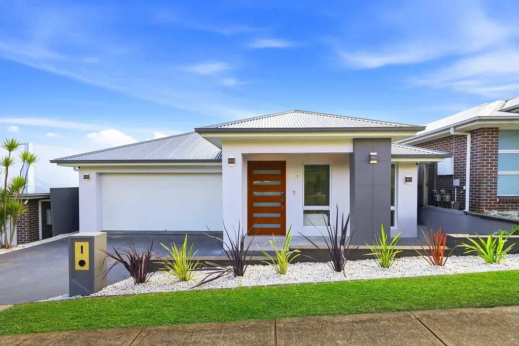 North Kellyville 5房 North Kellyville优越地段 5卧主套双步入式衣帽间 现代燃气厨房带岛屿 Caesar stone台面 高档电器 学区房 私人庭院 易维护 Modern Single-Level Family Home in Prime North Kellyville Location