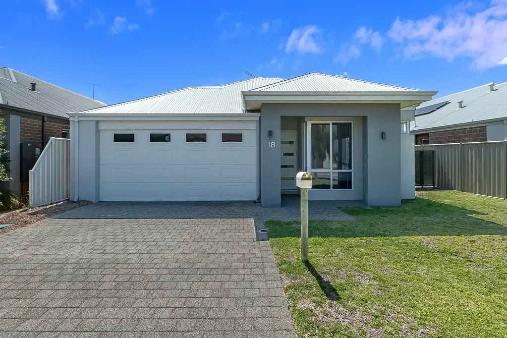 Hilbert 4Moenga Spacious Family Home with High Ceilings and Exceptional Features!