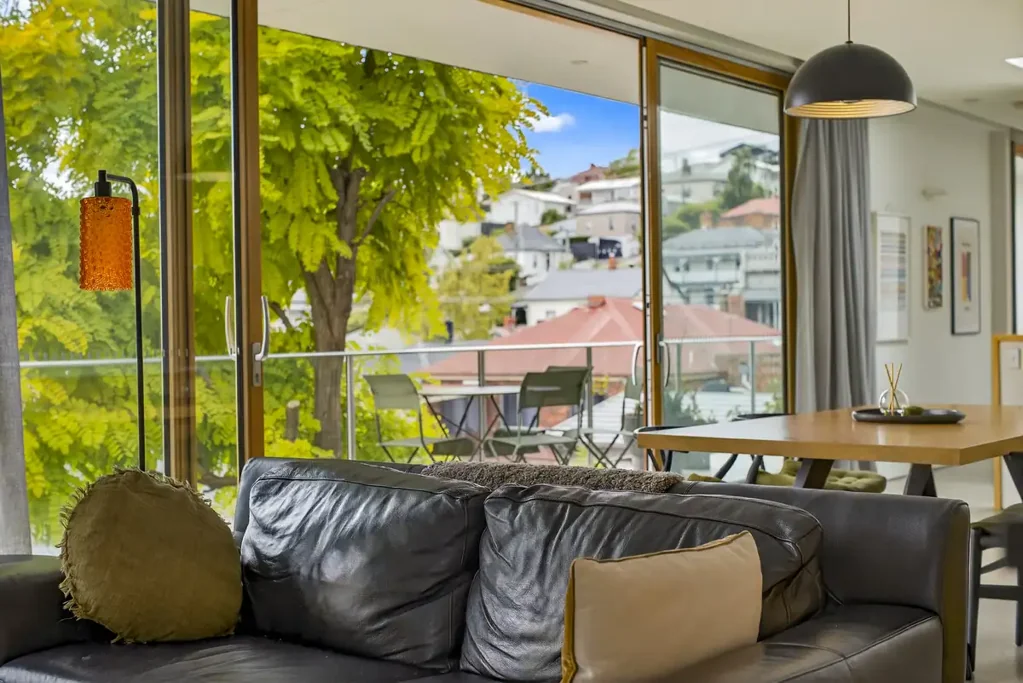 Launceston 2房  LUXURY INNER CITY LIVING