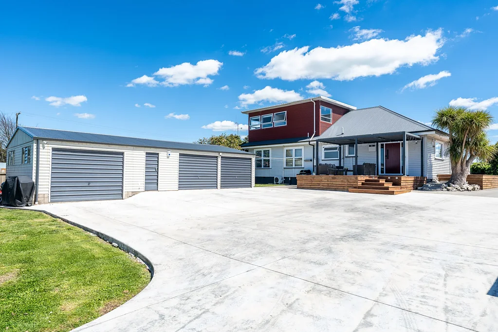 Te Awamutu 5ਬੈੱਡਰੂਮ Location, Views, Extensive garaging.