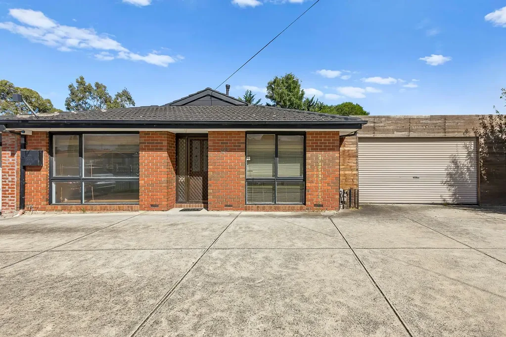 Keysborough 5部屋 The Brief:
Spacious Family Home & Self-Contained Grannie flat with Endless Potential in Keysborough