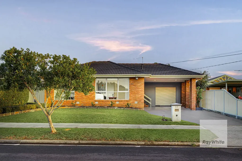 Westmeadows 3房 90年代的华丽蜕变，呈现永恒的生活魅力 90's Transformation Delivering Timeless Lifestyle Appeal