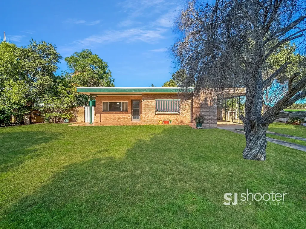 Narromine 4Habitaciones Affordable Potential with Space to Spare!