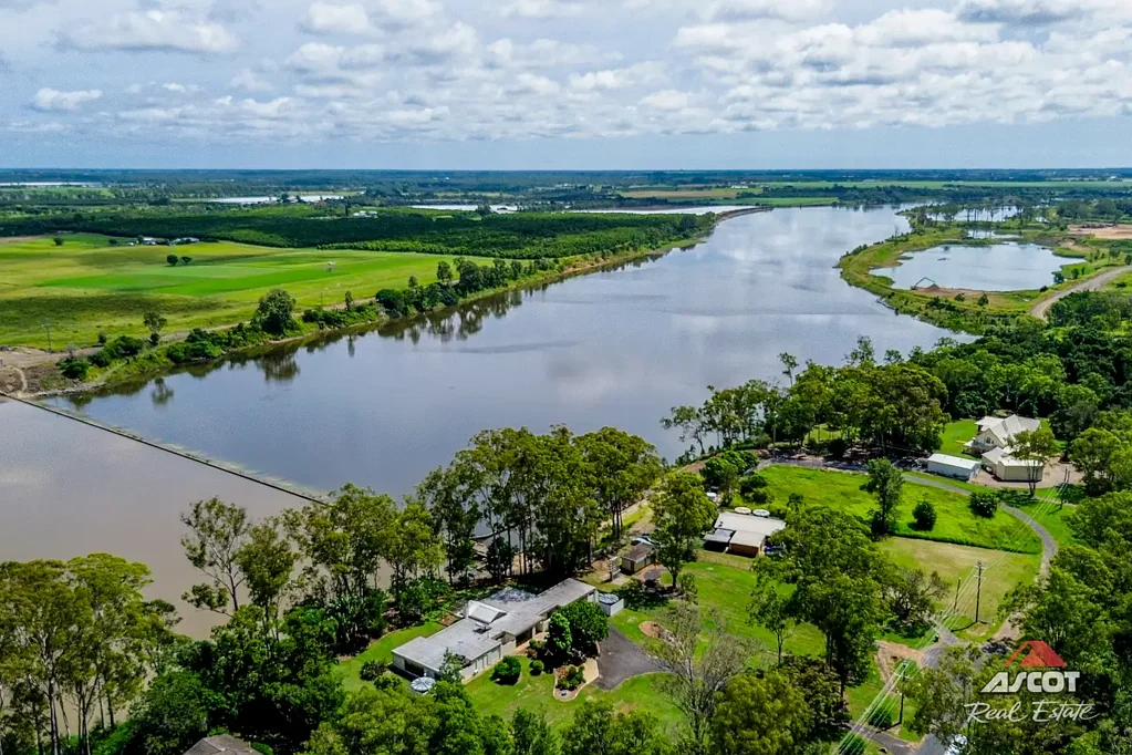 Branyan 5 Bedroom ARCHITECTURALLY DESIGNED PURE ELEGANCE WITH MAJESTIC RIVER VIEWS