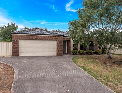 2 Robinia Court, Kilmore, VIC 3764, 5房, 2浴, House