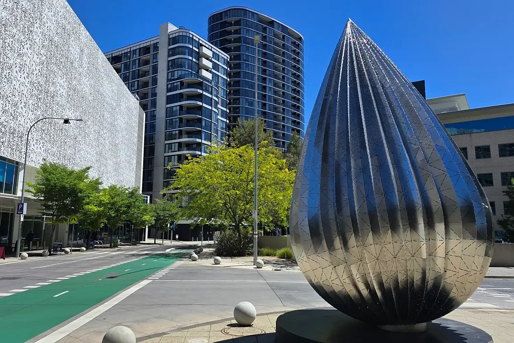 Phillip 2房  Urban Sophistication in the Heart of Woden