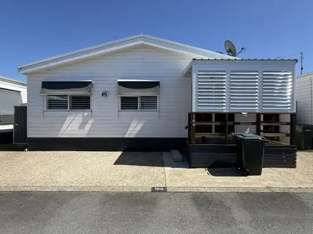 Chinderah 2房  Spectacular Home with Water Glimpse