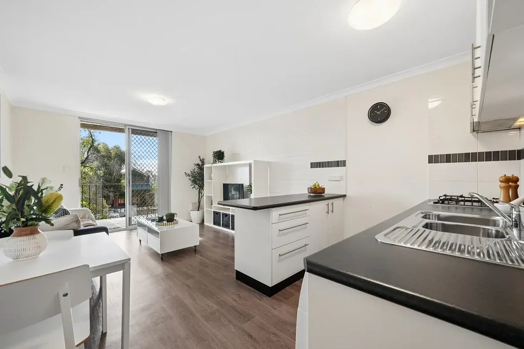 East Victoria Park 1房  DON'T LET THE 1 BEDROOM FLOORPLAN FOOL YOU…