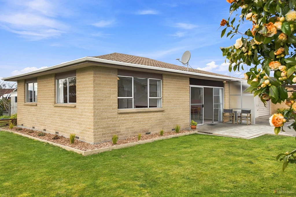 Waimataitai 2 Bedroom Renovated, sunny, in a  great location!