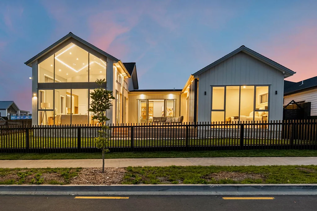 Milldale 5Moenga Elegance with Dual Kitchens