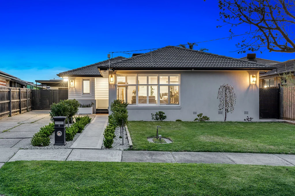 5 Burgess Close, Gladstone Park, VIC 3043