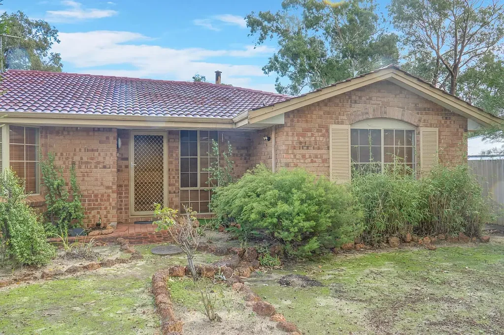 13 Amherst Rd, Swan View, WA 6056