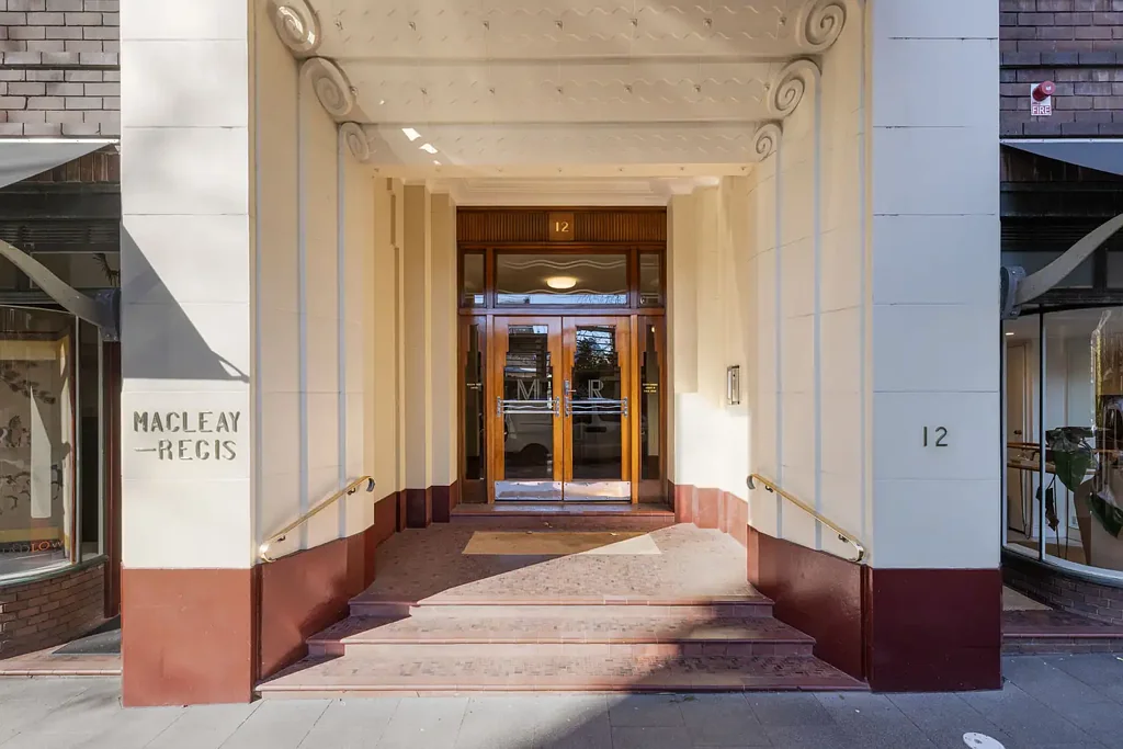 Potts Point 1房 标志性的 Macleay Regis 建筑中的装饰艺术宏伟气派 Art Deco grandeur in the iconic Macleay Regis