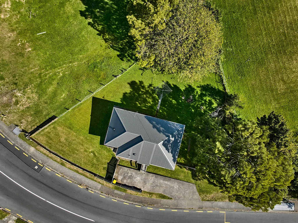 Cannons Creek 3Habitaciones Ready for a complete transformation - must be sold