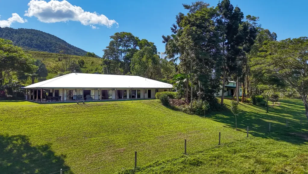 Feluga 5Zimmer Unique Hilltop Rural Lifestyle with Two Homes on 16 Acres !!!