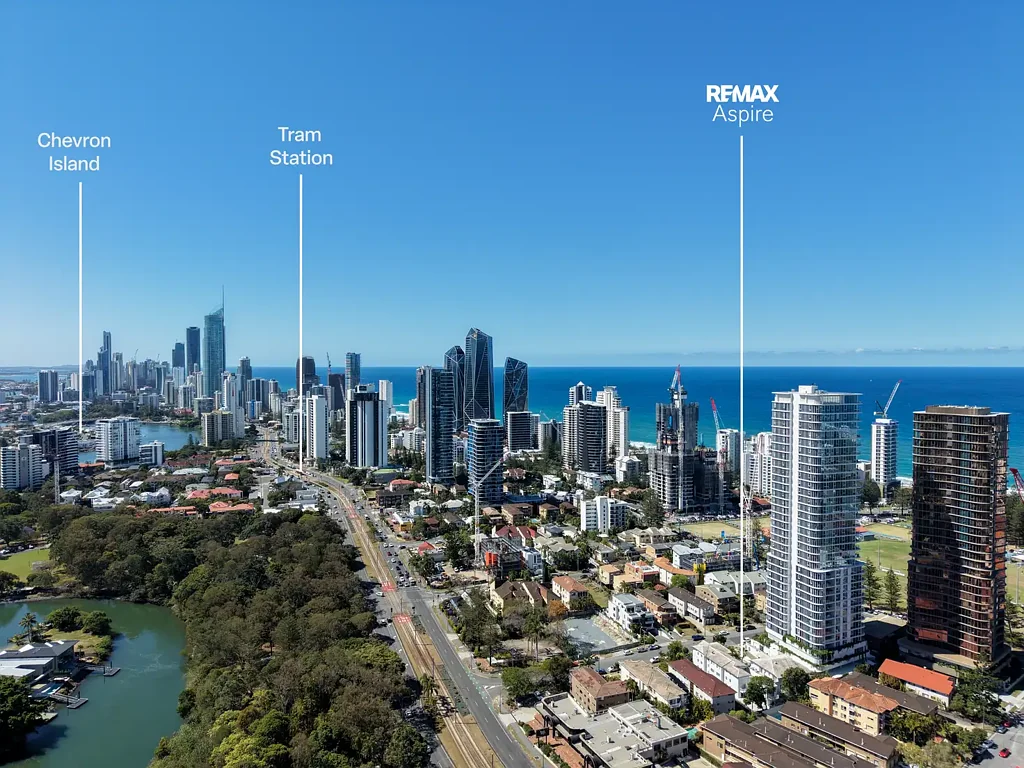 Broadbeach 2침실 Top Floor Living in the Heart of Broadbeach
