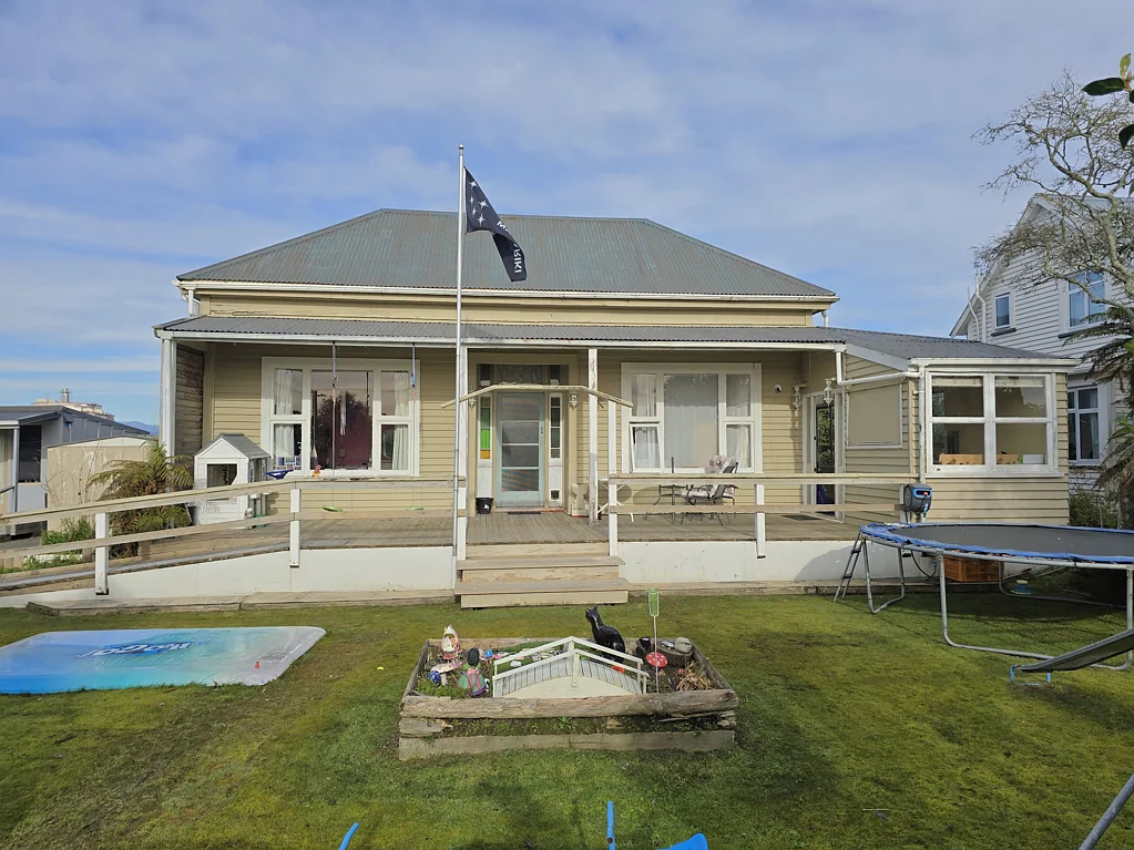 Hokitika 3房  Charming 1914 character with huge potential