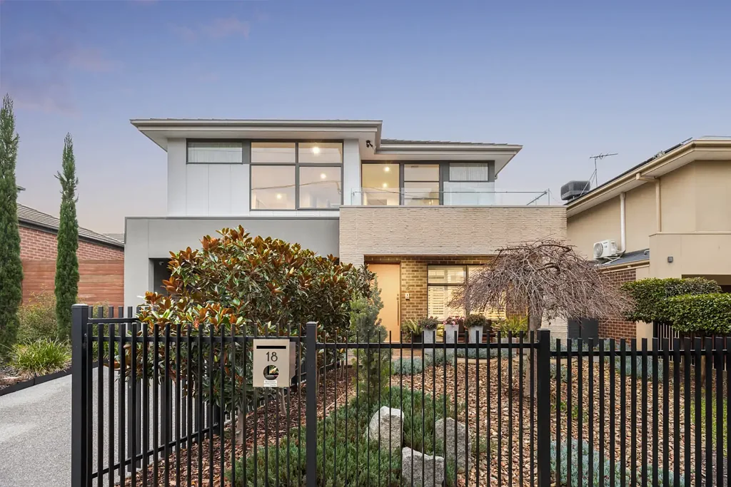 Coburg North 4房  The One You'll Fall in Love With