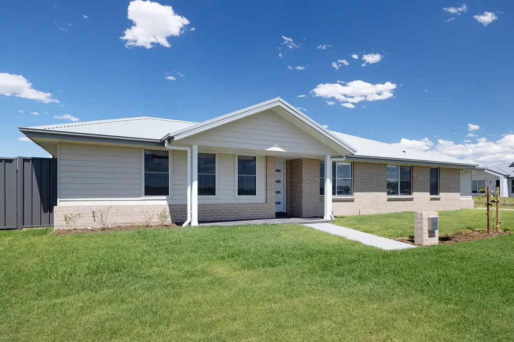 Lochinvar 4 Slaapkamer Turnkey, Brand New Just move in !