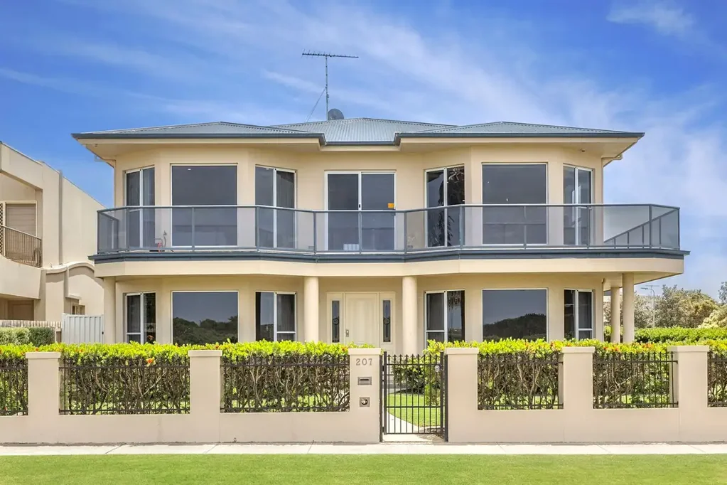 Torquay 4कमरा REFINED COASTAL LUXURY ON TORQUAY’S ESPLANADE