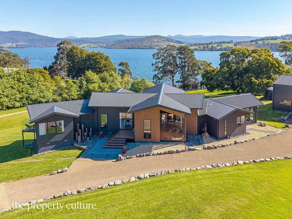 Lower Wattle Grove 3Kwarto Architectural Elegance with Captivating Huon River Views