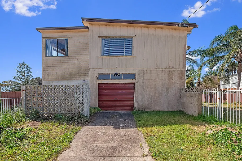 The Entrance North 2chambre Exceptional Development Opportunity with Stunning Lake Views