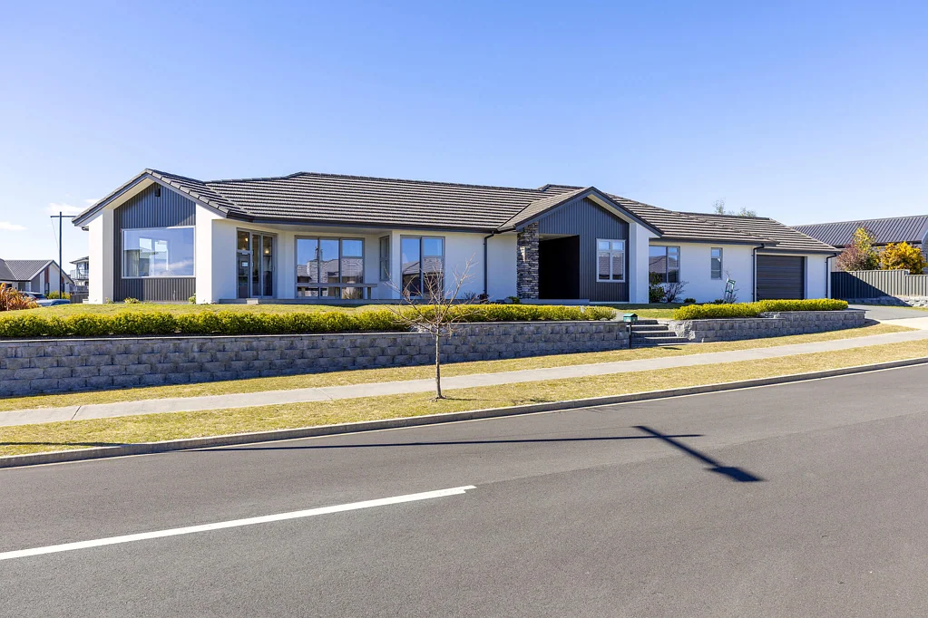 Wharewaka 4 Bedroom Allow Yourself a Little Luxury