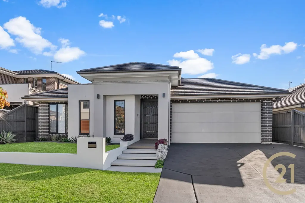 52 Horizon Circuit, Moorebank, NSW 2170