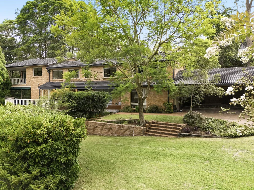St Ives 6ห้องนอน Impressive family living providing a blank canvas for cosmetic upgrades