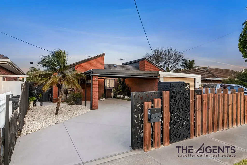 Altona Meadows 3房 公园旁备受追捧地段的精致家庭豪宅 Refined Family Luxury in a Coveted Parkside Setting