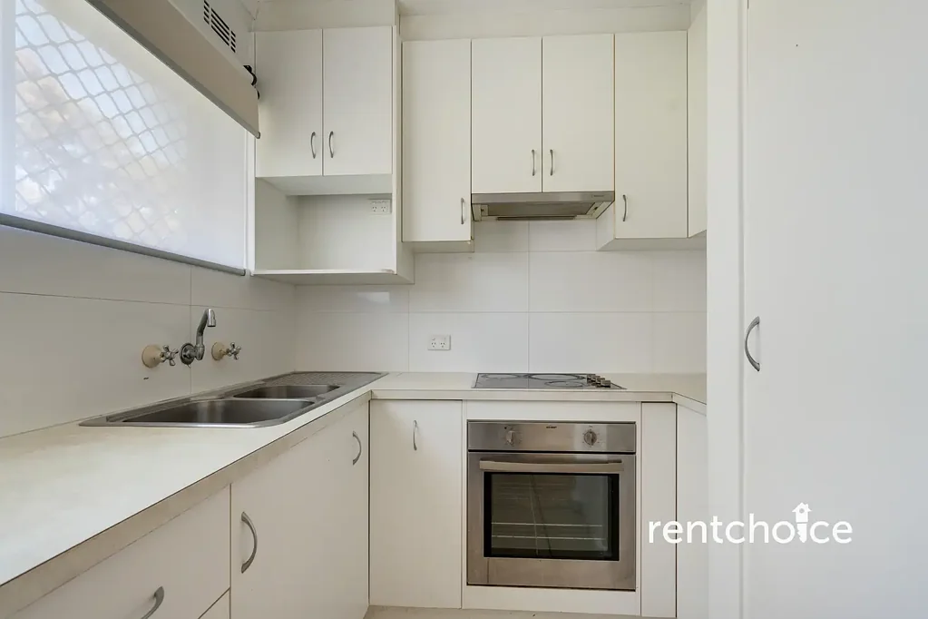 Freshly painted 2 x 1 apartment
