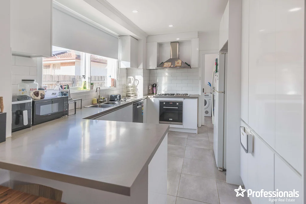 4 Curlew Close, Melton, VIC 3337