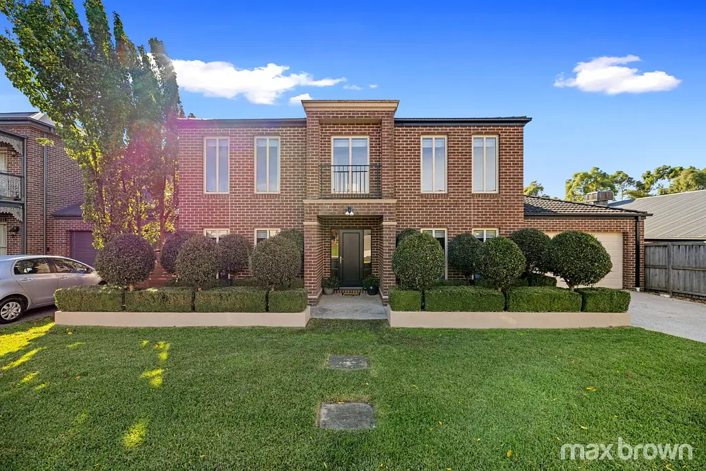 Lilydale 5房 Gateway Estate宁静庭院 五卧室宽敞设计 自然光充沛 四大起居区 SMEG&Bosch厨房 盐氯化泳池 家庭办公室 公交学校便捷 SUPERB RECREATIONAL LIFESTYLE BOTH INSIDE & OUT
