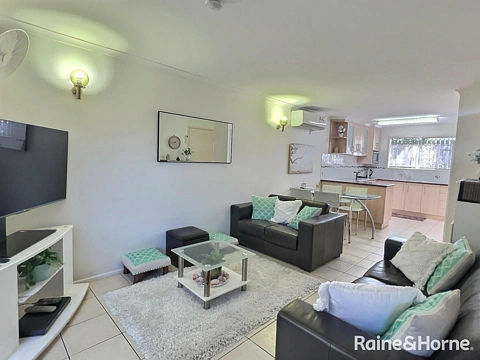 FULLY FURNISHED CBD UNIT!