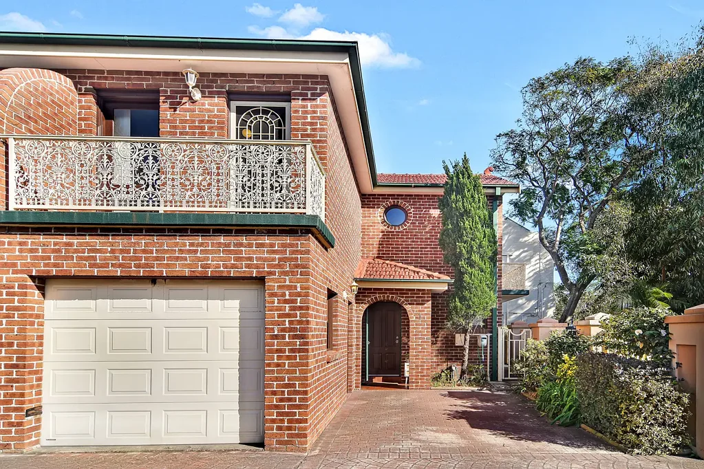 Newtown 3कमरा Spacious two-storey Townhouse in prime location