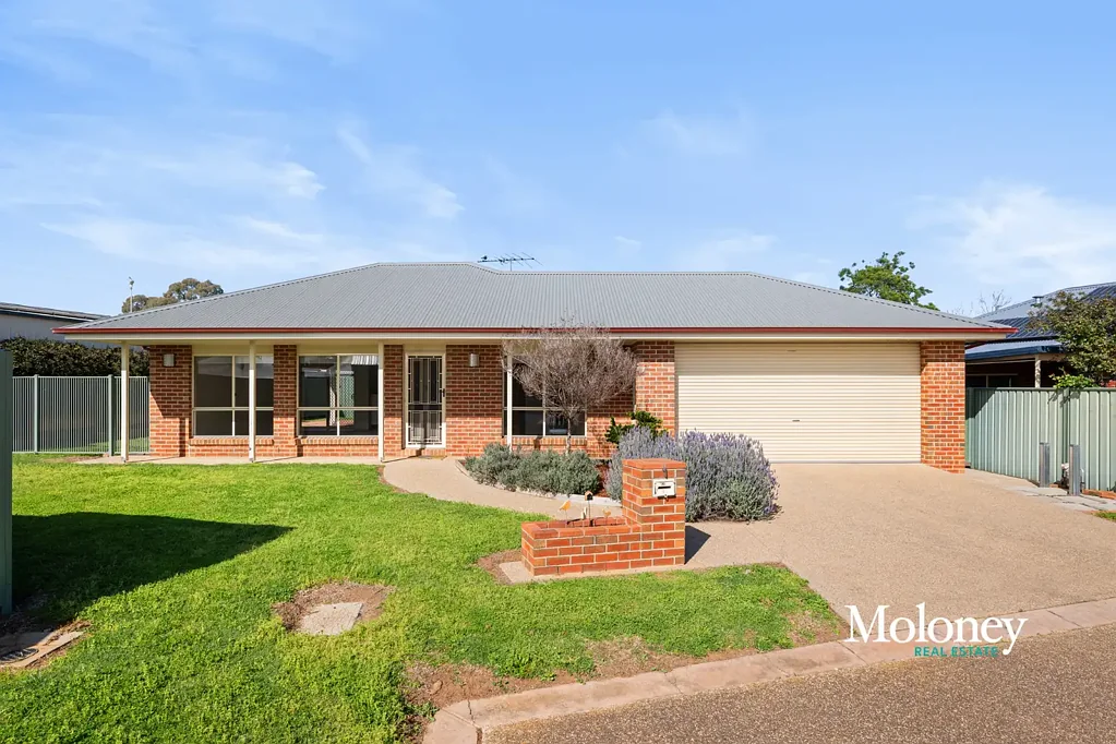 Rutherglen 3침실 Immaculate brick home in prime Rutherglen location