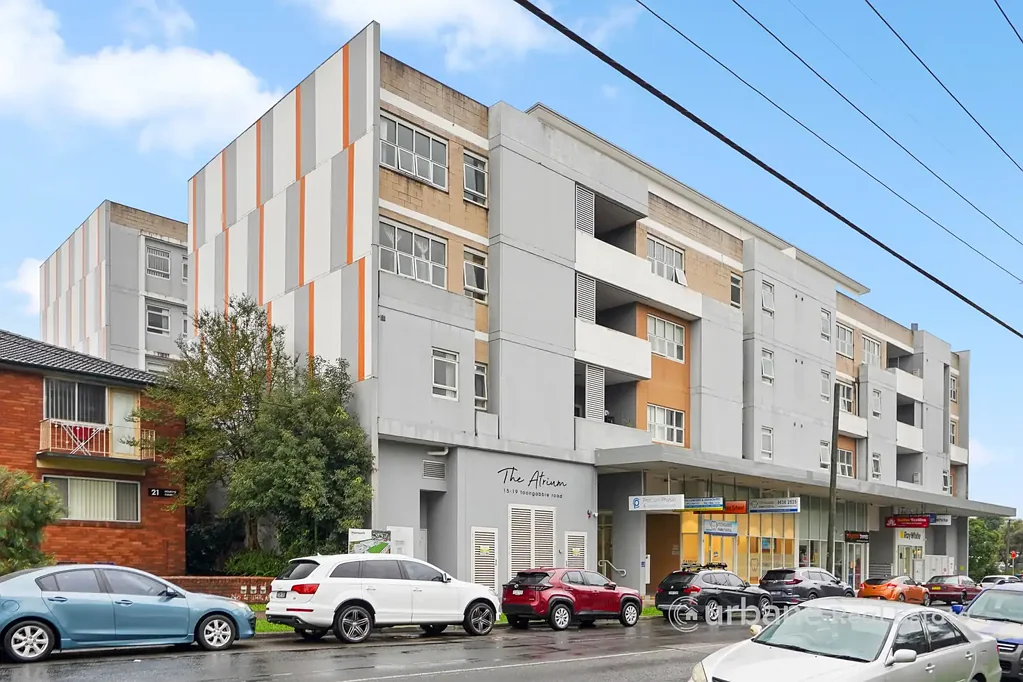 Prime Location – Walk to train, shops, park and school