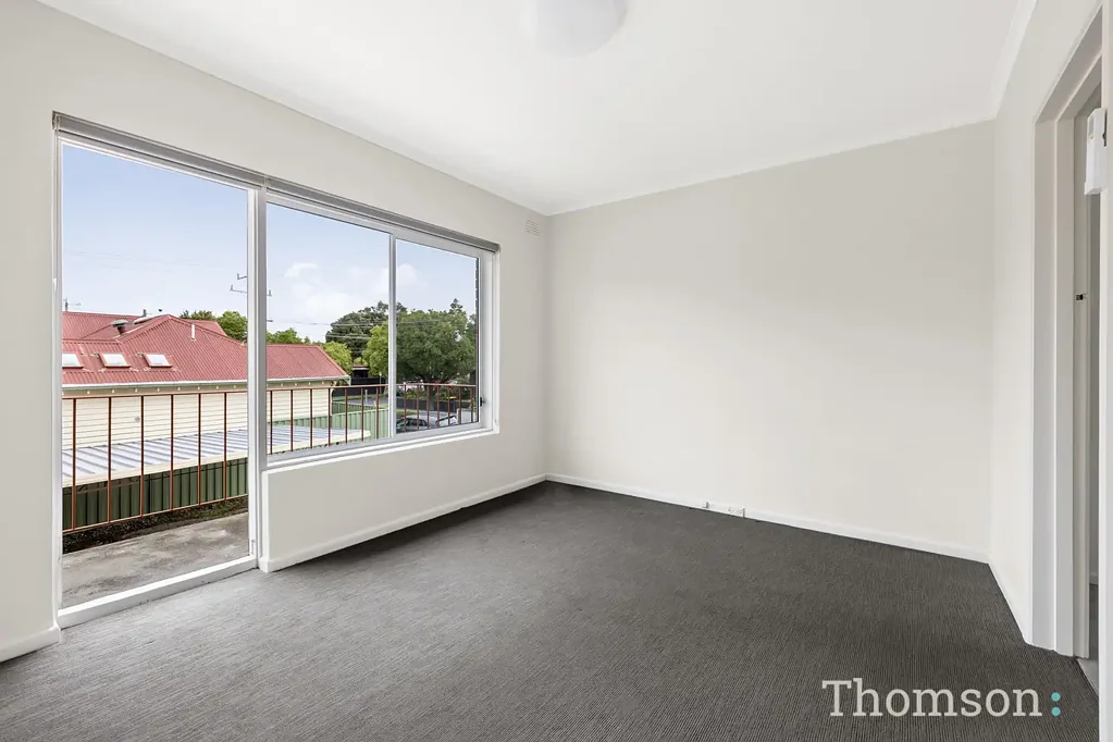 Light-Filled Renovated Apartment in Prime Caulfield Location