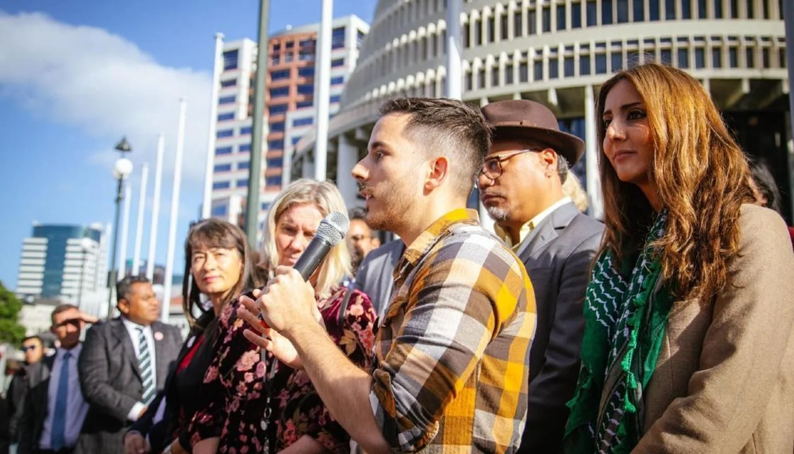 绿党议员抨击总理”转移低技能，低薪酬移民"观点，质疑易引发移民剥削