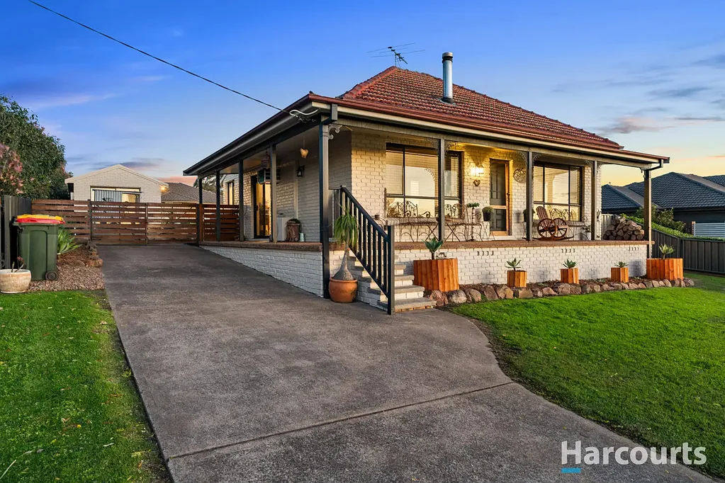 Raworth 3房  Country views, town convenience and a big block with potential