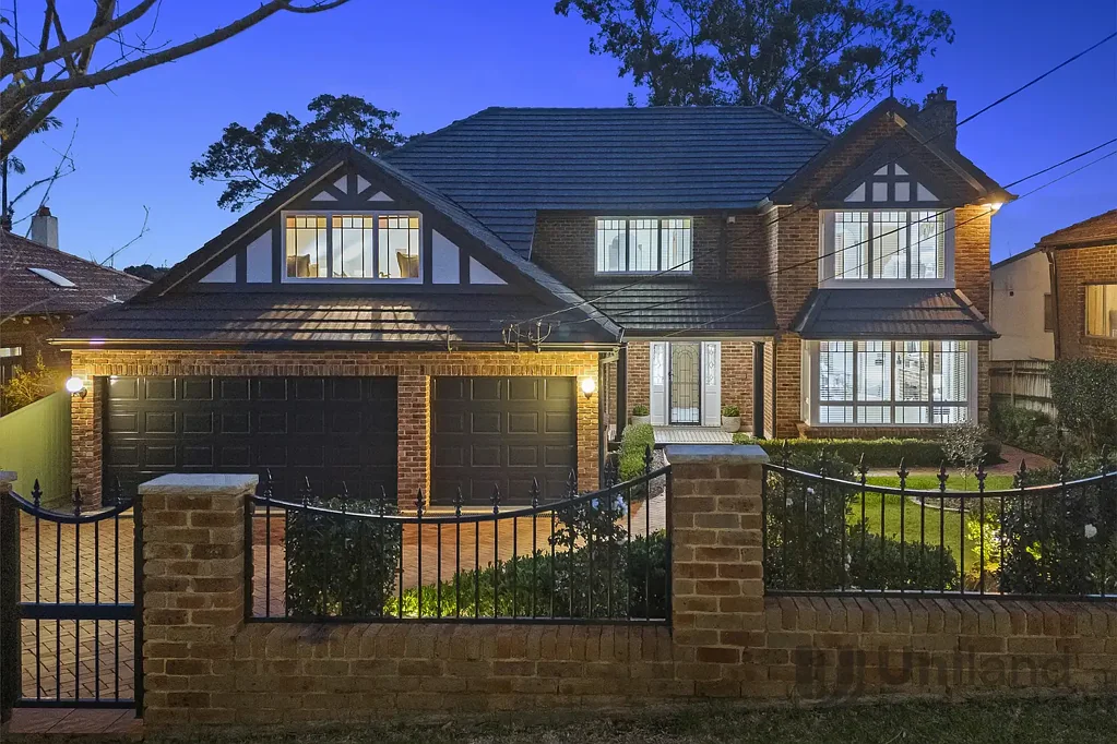 Eastwood 6部屋 Grand 'Meadowbank' Family Estate on an Exceptional 961sqm Parcel in a Blue-Chip Location